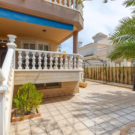 Seaside Elegance By Fidalsa Villa